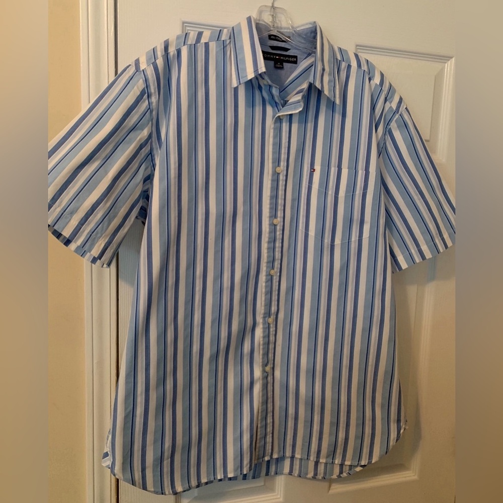 Tommy Hilfiger Men’s Cotton Shirt! Size Med. Color Blue & White Great Condition!